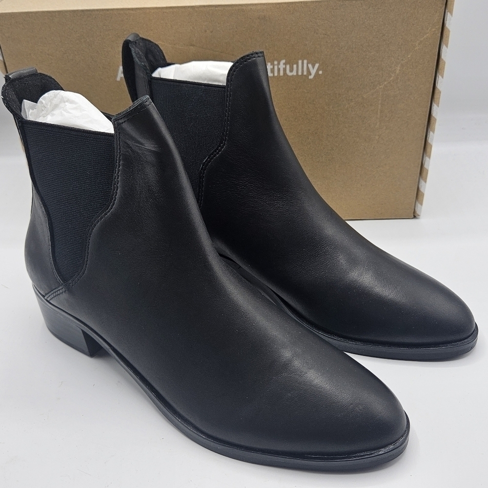 NWB Soludos marfa leather chelsea booties size 6.5